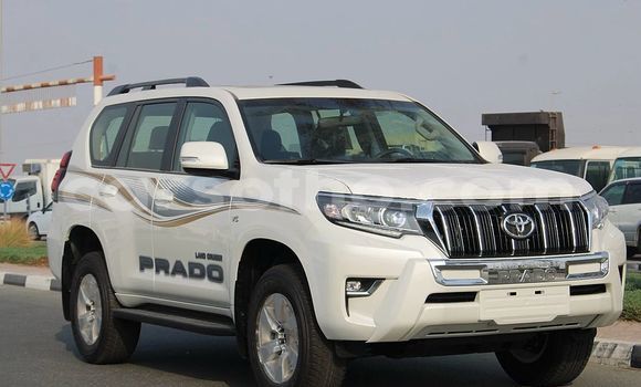 Sayi Na hannu Toyota Land Cruiser Prado White Mota in Maputsoa a Leribe Sayi Na hannu Toyota Land Cruiser Prado White Mota in Maputsoa a Leribe