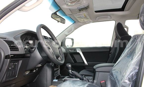 Sayi Na hannu Toyota Land Cruiser Prado White Mota in Maputsoa a Leribe Sayi Na hannu Toyota Land Cruiser Prado White Mota in Maputsoa a Leribe