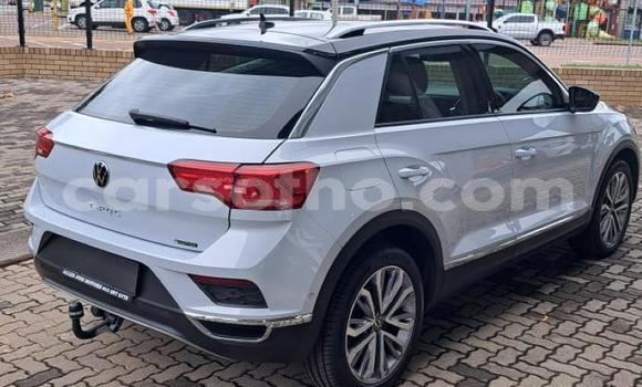 Sayi Na hannu Volkswagen T-Roc White Mota in Maseru a Maseru Sayi Na hannu Volkswagen T-Roc White Mota in Maseru a Maseru