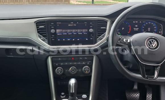 Sayi Na hannu Volkswagen T-Roc White Mota in Maseru a Maseru Sayi Na hannu Volkswagen T-Roc White Mota in Maseru a Maseru