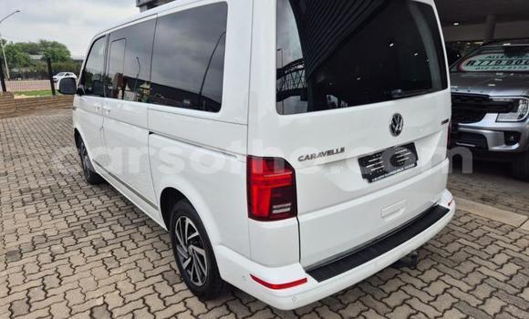 Sayi Na hannu Volkswagen Caravelle White Mota in Maseru a Maseru Sayi Na hannu Volkswagen Caravelle White Mota in Maseru a Maseru