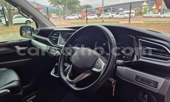 Sayi Na hannu Volkswagen Caravelle White Mota in Maseru a Maseru Sayi Na hannu Volkswagen Caravelle White Mota in Maseru a Maseru