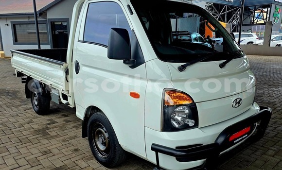 Buy Used Hyundai H1 White Car in Roma in Maseru