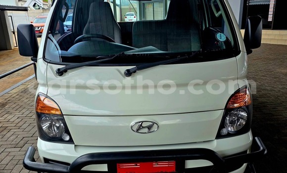 Sayi Na hannu Hyundai H1 White Mota in Roma a Maseru Sayi Na hannu Hyundai H1 White Mota in Roma a Maseru