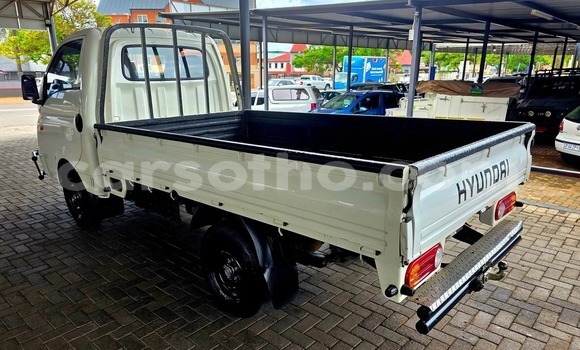 Sayi Na hannu Hyundai H1 White Mota in Roma a Maseru Sayi Na hannu Hyundai H1 White Mota in Roma a Maseru