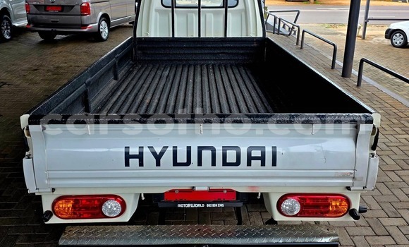 Sayi Na hannu Hyundai H1 White Mota in Roma a Maseru Sayi Na hannu Hyundai H1 White Mota in Roma a Maseru