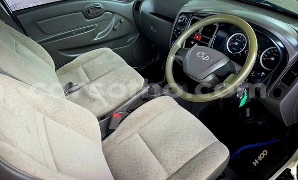 Sayi Na hannu Hyundai H1 White Mota in Roma a Maseru Sayi Na hannu Hyundai H1 White Mota in Roma a Maseru