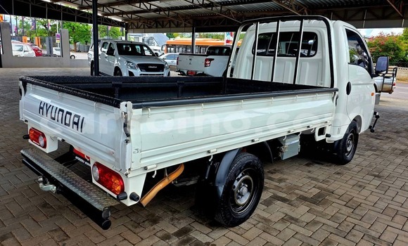 Sayi Na hannu Hyundai H1 White Mota in Roma a Maseru Sayi Na hannu Hyundai H1 White Mota in Roma a Maseru