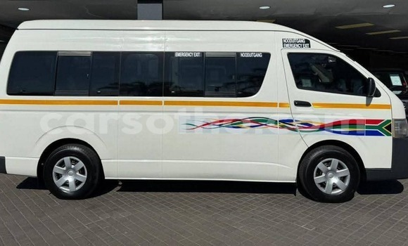 Sayi Na hannu Toyota iQ White Mota in Maseru a Maseru Sayi Na hannu Toyota iQ White Mota in Maseru a Maseru