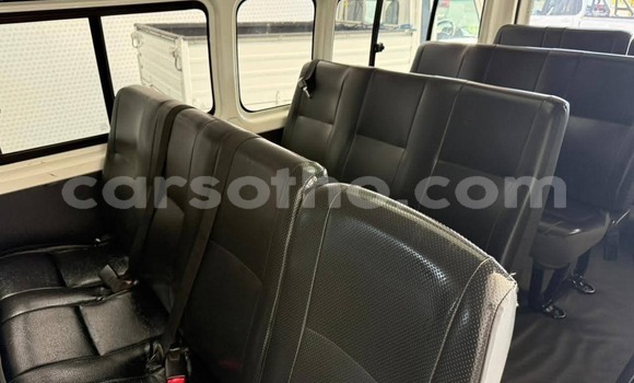 Sayi Na hannu Toyota iQ White Mota in Maseru a Maseru Sayi Na hannu Toyota iQ White Mota in Maseru a Maseru