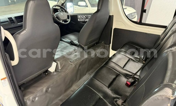 Sayi Na hannu Toyota iQ White Mota in Maseru a Maseru Sayi Na hannu Toyota iQ White Mota in Maseru a Maseru