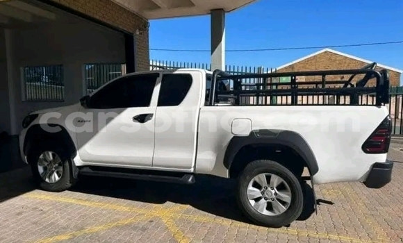 Sayi Na hannu Toyota Hilux White Mota in Maseru a Maseru Sayi Na hannu Toyota Hilux White Mota in Maseru a Maseru