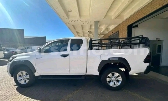 Sayi Na hannu Toyota Hilux White Mota in Maseru a Maseru Sayi Na hannu Toyota Hilux White Mota in Maseru a Maseru
