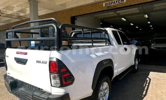 Sayi Na hannu Toyota Hilux White Mota in Maseru a Maseru Sayi Na hannu Toyota Hilux White Mota in Maseru a Maseru