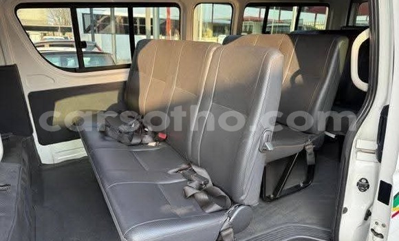 Sayi Na hannu Toyota bB White Mota in Import - Dubai a Maseru Sayi Na hannu Toyota bB White Mota in Import - Dubai a Maseru