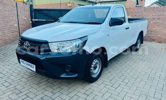 Sayi Na hannu Toyota Hilux White Mota in Butha–Buthe a Thaba-Tseka Sayi Na hannu Toyota Hilux White Mota in Butha–Buthe a Thaba-Tseka