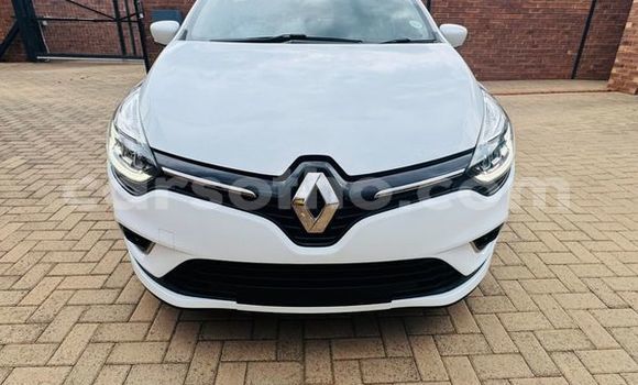 Sayi Na hannu Renault Clio White Mota in Mohale's Hoek a Mohale's Hoek Sayi Na hannu Renault Clio White Mota in Mohale's Hoek a Mohale's Hoek