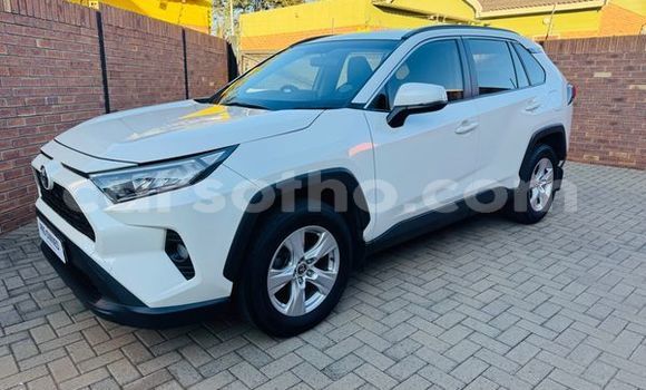 Sayi Na hannu Toyota RAV4 White Mota in Qacha's Nek a Quthing Sayi Na hannu Toyota RAV4 White Mota in Qacha's Nek a Quthing