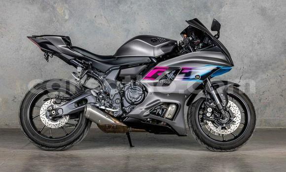 اشتري مستعمل Yamaha YZF Black دراجة نارية في Maseru في Maseru
