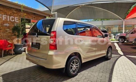 Sayi Na hannu Toyota Avanza White Mota in Import - Dubai a Maseru Sayi Na hannu Toyota Avanza White Mota in Import - Dubai a Maseru
