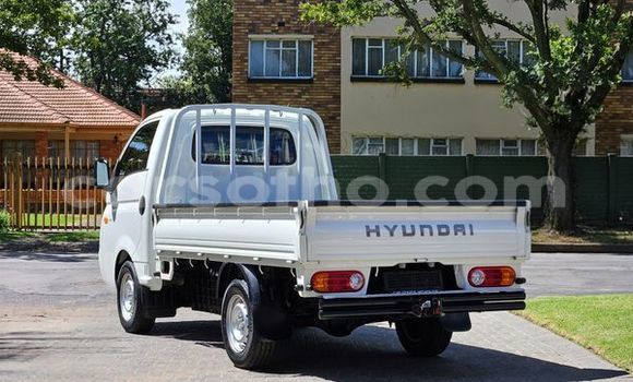 Sayi Na hannu Hyundai H200 White Mota in Mafeteng a Mafeteng