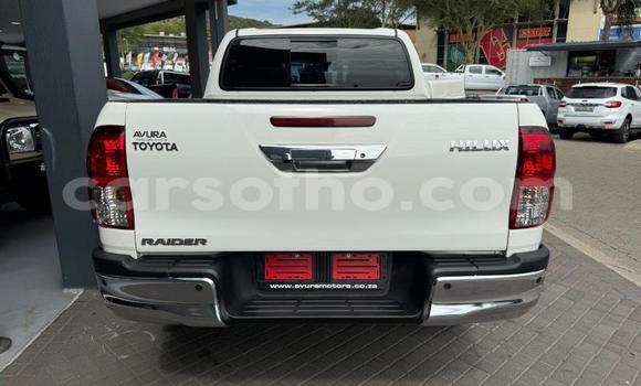 Sayi Na hannu Toyota Hilux White Mota in Butha Buthe a Butha-Buthe Sayi Na hannu Toyota Hilux White Mota in Butha Buthe a Butha-Buthe