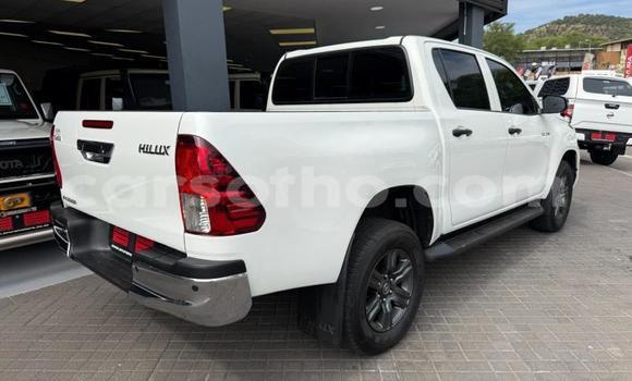 Sayi Na hannu Toyota Hilux White Mota in Butha Buthe a Butha-Buthe Sayi Na hannu Toyota Hilux White Mota in Butha Buthe a Butha-Buthe