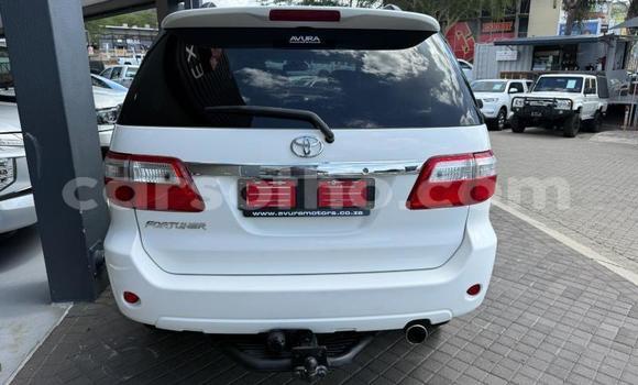 Sayi Na hannu Toyota Fortuner White Mota in Hlotse a Leribe Sayi Na hannu Toyota Fortuner White Mota in Hlotse a Leribe