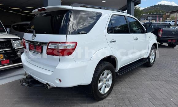 Sayi Na hannu Toyota Fortuner White Mota in Hlotse a Leribe Sayi Na hannu Toyota Fortuner White Mota in Hlotse a Leribe