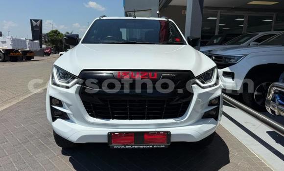 Sayi Na hannu Isuzu D–MAX White Mota in Roma a Maseru Sayi Na hannu Isuzu D–MAX White Mota in Roma a Maseru