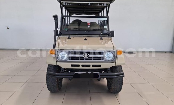 Buy Used Toyota Land Cruiser Beige Car in Quthing in Butha-Buthe Buy Used Toyota Land Cruiser Beige Car in Quthing in Butha-Buthe