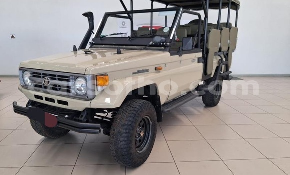 Buy Used Toyota Land Cruiser Beige Car in Quthing in Butha-Buthe Buy Used Toyota Land Cruiser Beige Car in Quthing in Butha-Buthe