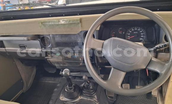 Buy Used Toyota Land Cruiser Beige Car in Quthing in Butha-Buthe Buy Used Toyota Land Cruiser Beige Car in Quthing in Butha-Buthe