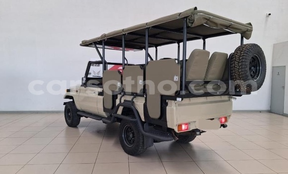 Buy Used Toyota Land Cruiser Beige Car in Quthing in Butha-Buthe Buy Used Toyota Land Cruiser Beige Car in Quthing in Butha-Buthe