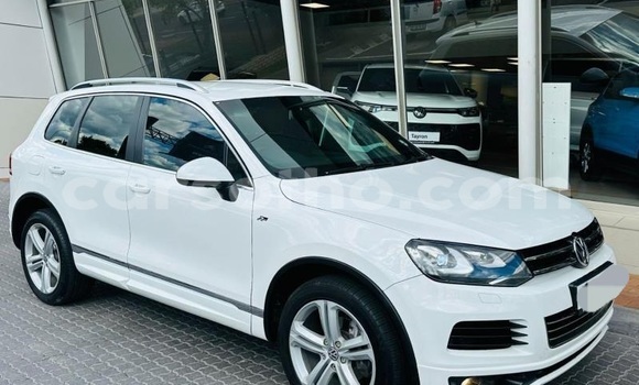 Buy Used Volkswagen Touareg White Car in Quthing in Butha-Buthe