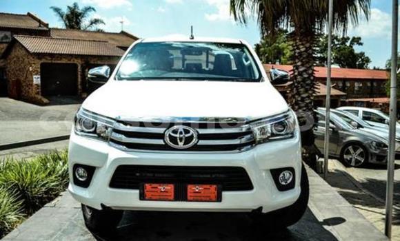 Buy Used Toyota Hilux White Car in Maseru in Maseru Buy Used Toyota Hilux White Car in Maseru in Maseru