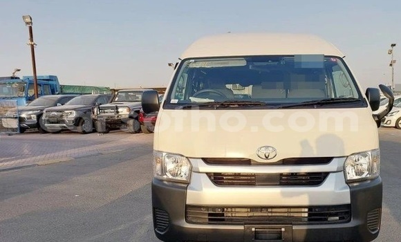 Buy Used Toyota Hiace White Car in Maputsoa in Leribe Buy Used Toyota Hiace White Car in Maputsoa in Leribe