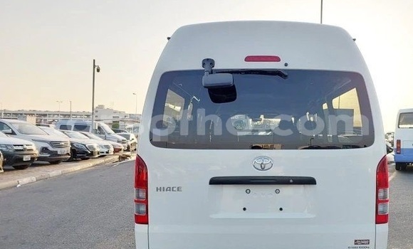 Buy Used Toyota Hiace White Car in Maputsoa in Leribe Buy Used Toyota Hiace White Car in Maputsoa in Leribe