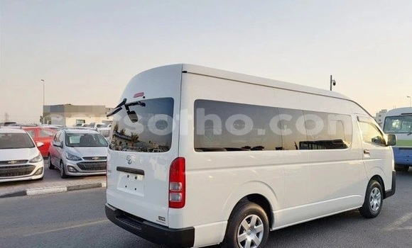 Buy Used Toyota Hiace White Car in Maputsoa in Leribe Buy Used Toyota Hiace White Car in Maputsoa in Leribe
