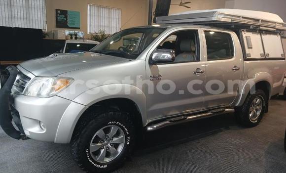 Buy Used Toyota Hilux White Car in Qacha's Nek in Quthing Buy Used Toyota Hilux White Car in Qacha's Nek in Quthing