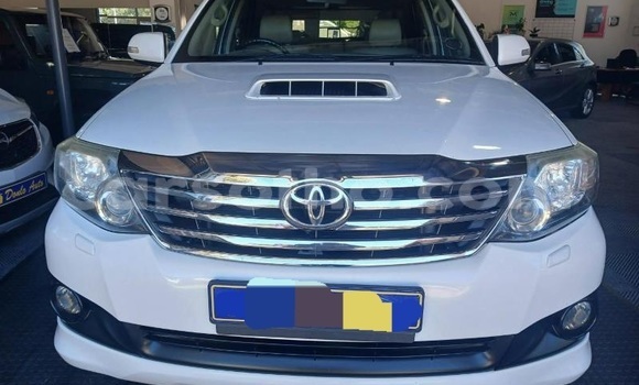 Buy Used Toyota Fortuner White Car in Roma in Maseru