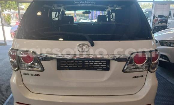 اشتري مستعمل Toyota Fortuner White سيارة في Roma في Maseru اشتري مستعمل Toyota Fortuner White سيارة في Roma في Maseru