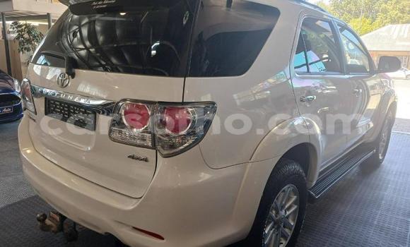 اشتري مستعمل Toyota Fortuner White سيارة في Roma في Maseru اشتري مستعمل Toyota Fortuner White سيارة في Roma في Maseru