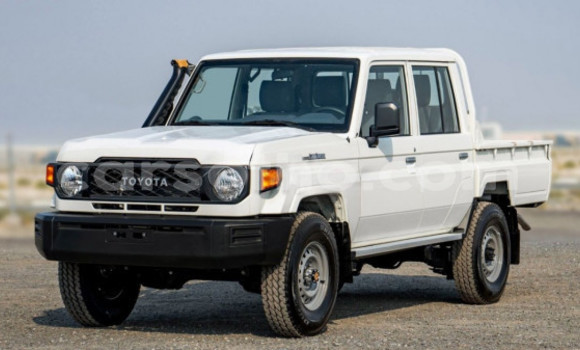 Buy Used Toyota Land Cruiser White Car in Maputsoe in Leribe