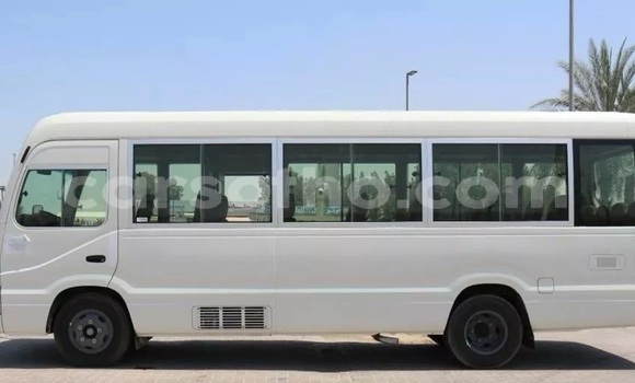 Acheter Occasion Voiture Toyota Coaster Blanc à Maputsoe, Leribe Acheter Occasion Voiture Toyota Coaster Blanc à Maputsoe, Leribe