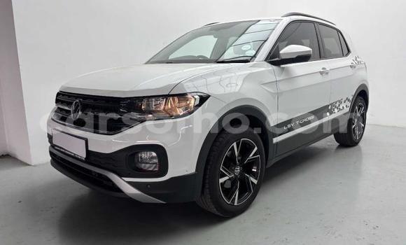 Buy Used Volkswagen T-Roc White Car in Mafeteng in Mafeteng Buy Used Volkswagen T-Roc White Car in Mafeteng in Mafeteng