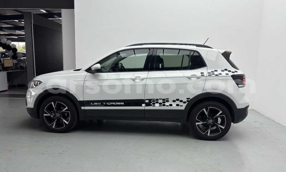 Buy Used Volkswagen T-Roc White Car in Mafeteng in Mafeteng Buy Used Volkswagen T-Roc White Car in Mafeteng in Mafeteng