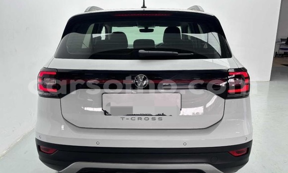 Buy Used Volkswagen T-Roc White Car in Mafeteng in Mafeteng Buy Used Volkswagen T-Roc White Car in Mafeteng in Mafeteng
