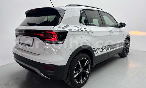 Buy Used Volkswagen T-Roc White Car in Mafeteng in Mafeteng Buy Used Volkswagen T-Roc White Car in Mafeteng in Mafeteng
