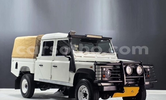 Buy Used Land Rover Defender White Car in Quthing in Butha-Buthe